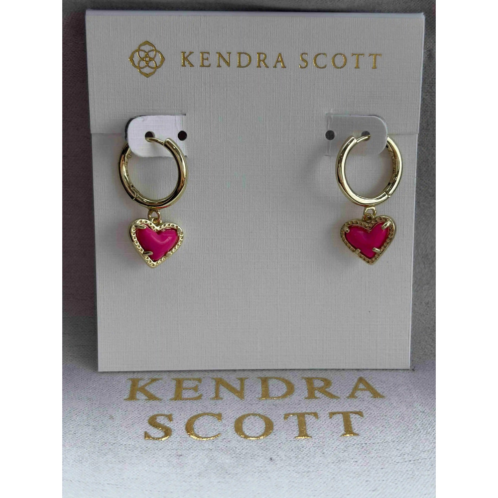 Kendra Scot pink heart earrings